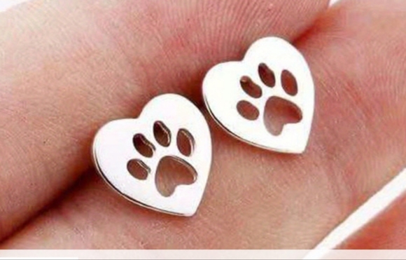 Jewelry - Heart Shape Hollow Animal Footprint Earrings